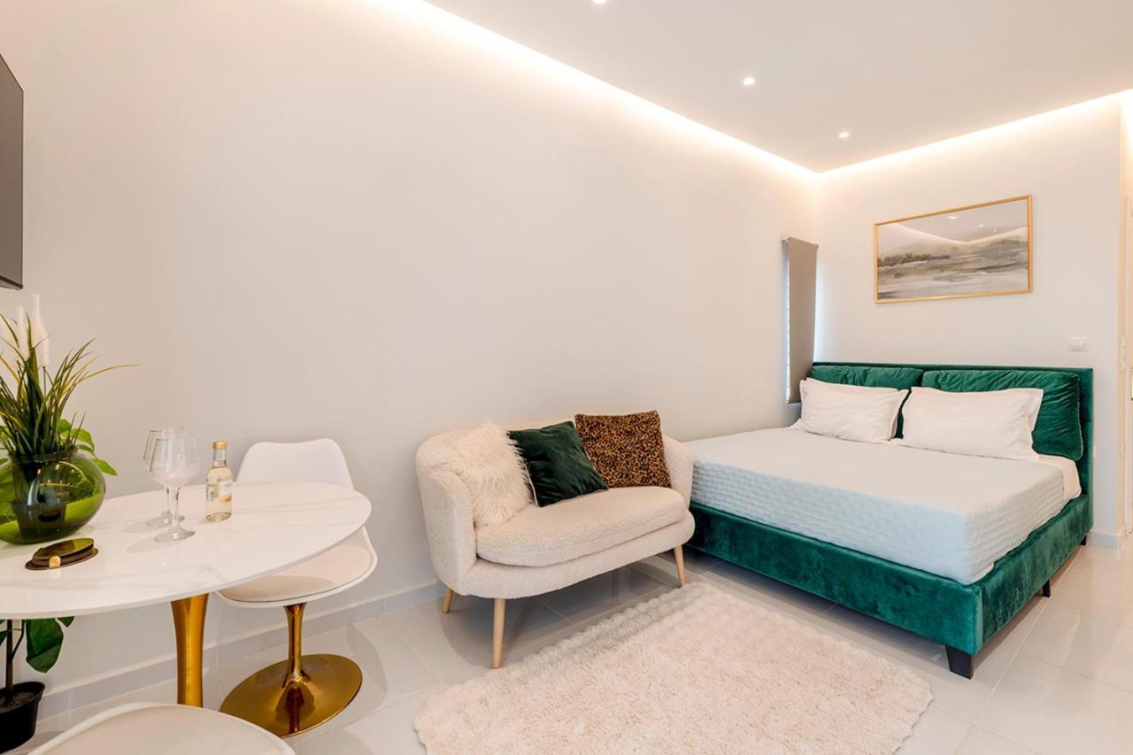 Boutique3436 Luxury Apartment เอเธนส์ ภายนอก รูปภาพ